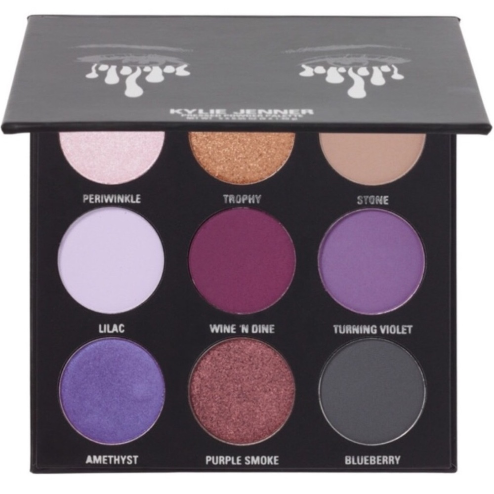 🎉2 X HP🎉 Kylie The Purple Eyeshadow Palette - Picture 2 of 16